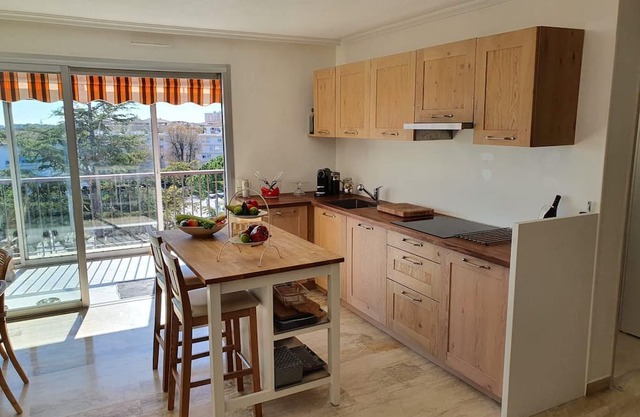 2 bedroom apartment in a secure residence in Mandelieu with a shared pool and close to the center - 2301