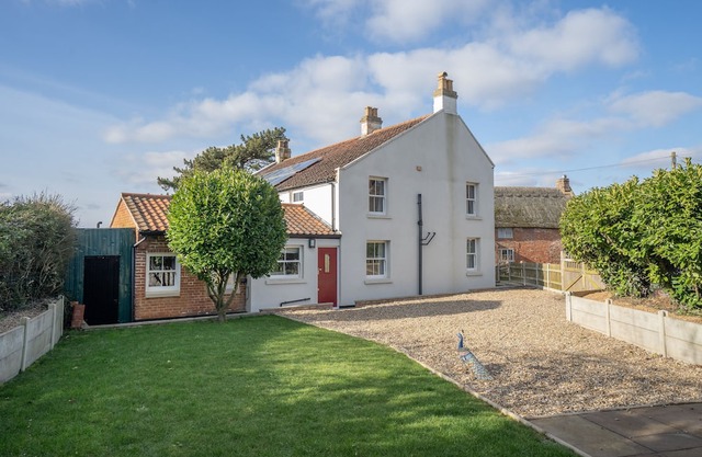 Broads Cottage by East Ruston Cottages