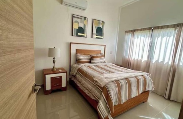 A Stylish Villa + Pool 3BR Near Downtown