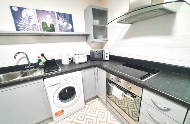 Harmony House – Easy Access to Central London 2 Bedrooms & Spacious Living Room