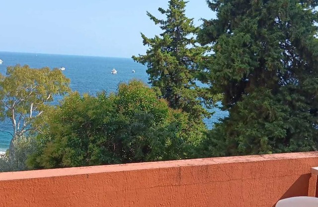 Apartment for 6 with Wi-Fi in Roquebrune-Cap-Martin