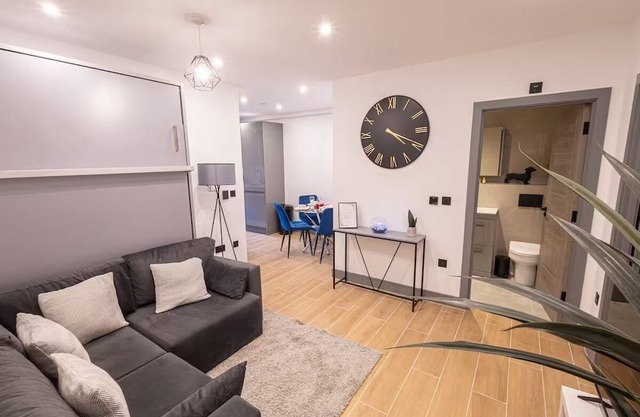 Luxury 2 Bedroom 2 Bathroom Apartment | 30 Mins Central London