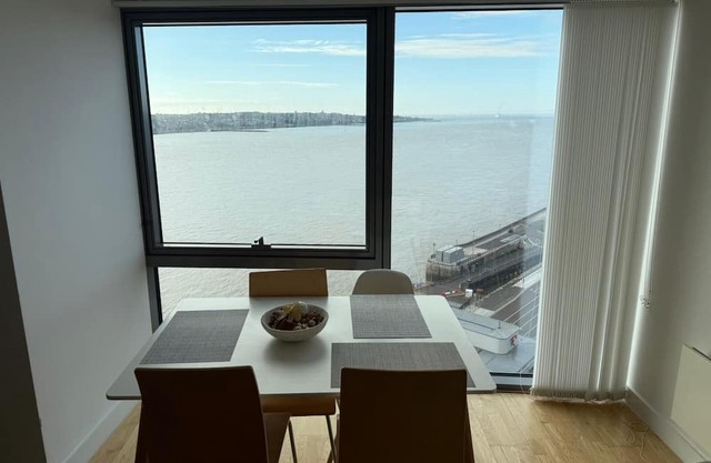 Stylish 2BR by princess docks & close to Liverpool City centre