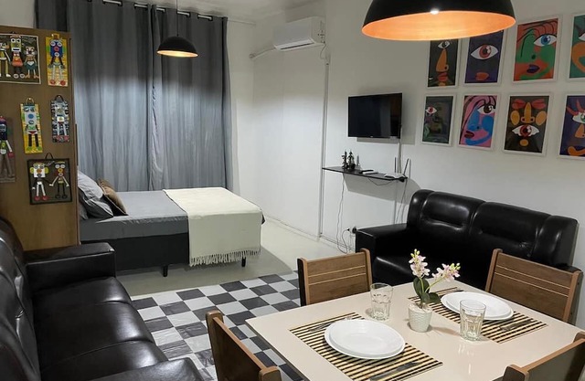 Practical and functional apartment in the center of RJ. Easy access to tourist attractions.