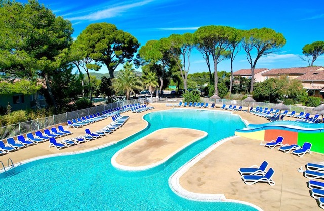 Soleil & Vignes, 4 Guests, Pool in Calvisson