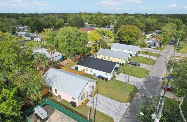 4 Homes IN A ROW! 40People | Yards,Firepits, Games