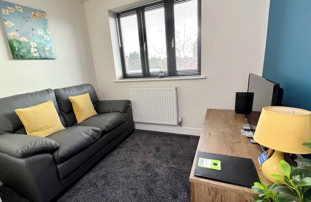 10 Cross Court, Stafford