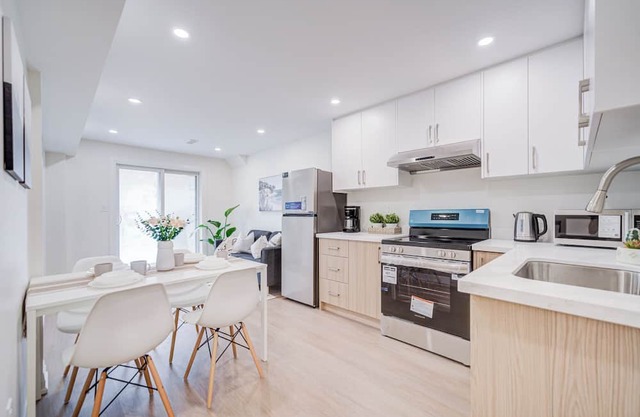 Modern Cozy home in Richland-Wall out to back yard