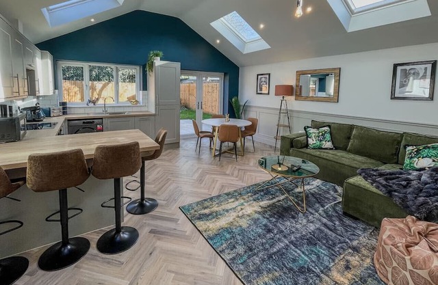 Luxury new-build house nr Science & Business parks