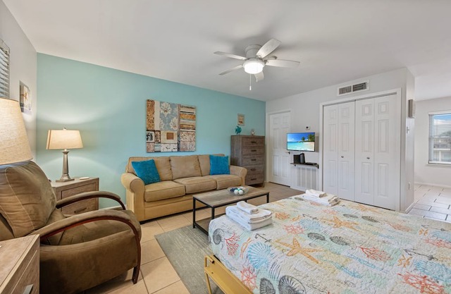 Cozy Studio Large Pool w/a Private Courtyard and a 5 Min Walk to the Beach