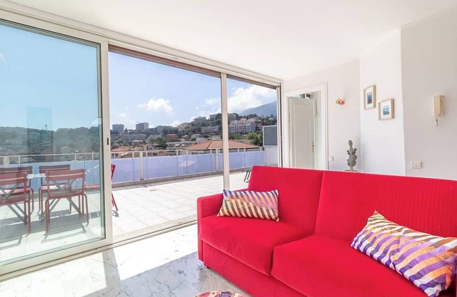 This condominium is a 1 bedroom(s), 1 bathrooms, located in Roquebrune-Cap-Martin, Provence-Alpes-Côte d'Azur.