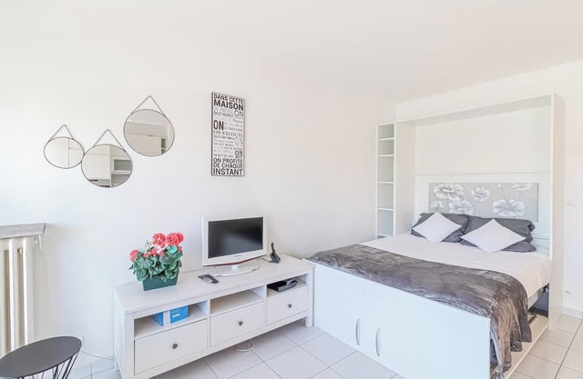 This condominium is a 0 bedroom(s), 1 bathrooms, located in Roquebrune-Cap-Martin, Provence-Alpes-Côte d'Azur.