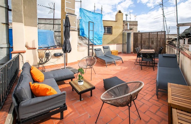 31ARA1092- Newly Refurbished 3BR Flat in the Gothi