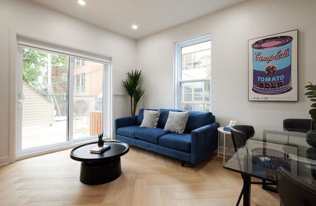 Chic 2 Bedroom apartment in Le Plateau by Denstays