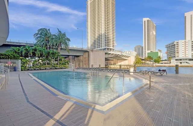 Studio High Floor Ocean and Canal View 2704