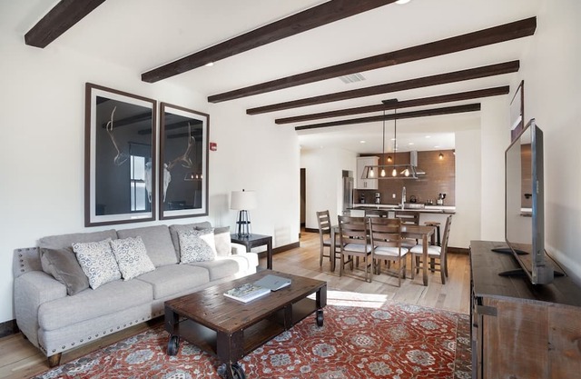 Water Street Residence A: Located just 400 feet from the Plaza!