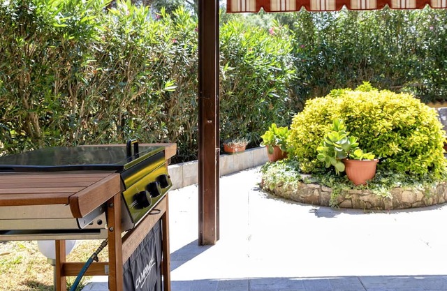 Wonderful private villa for 4 guests with A/C, WIFI, TV, pets allowed and parking