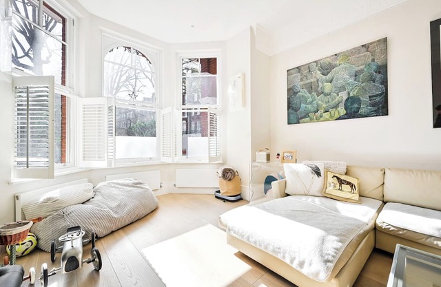 Classic London: Three bedroom Family Home with Private Garden Space.