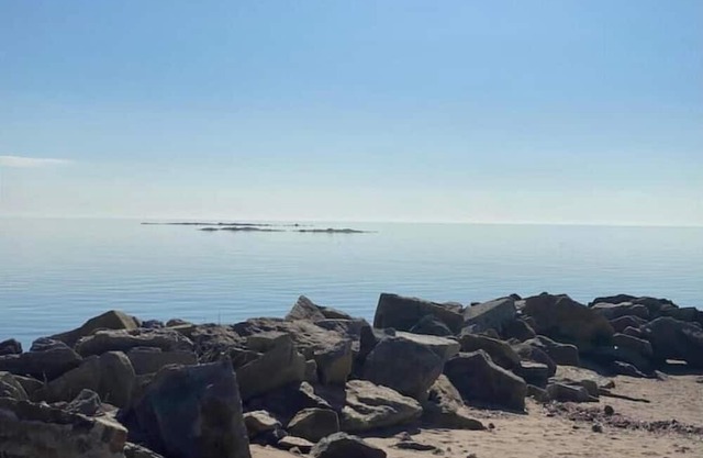 Cheerful 3BR Cottage, 5 min walk to Beach!