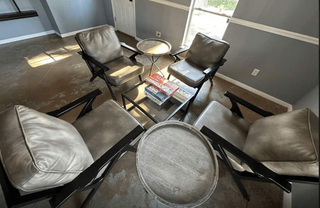 Rental Home with Pool and Backyard, 8 beds, free parking