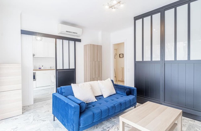 This condominium is a 0 bedroom(s), 1 bathrooms, located in Menton , .