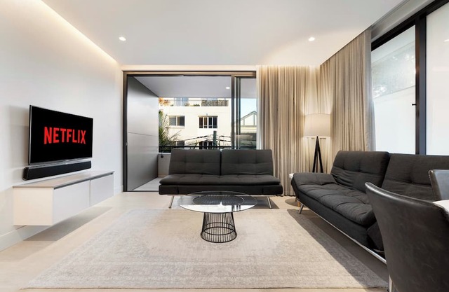 Stylish 1BR Apartment w/Balcony near Coogee Beach