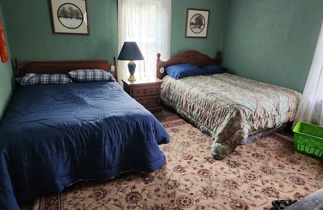 Spacious 5-bedroom country house in marvelous Summit with WiFi, AC