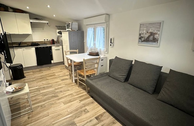 Maisonnette Chante coucou Le Cannet des Maures in the heart of the plaine des maures