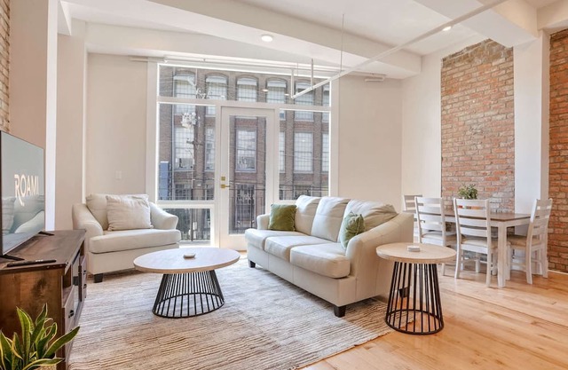 Roami at The Churchill | 2 Bedroom w/Balcony