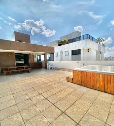 Duplex espaçoso e confortável de 360m para até 18 pessoas
