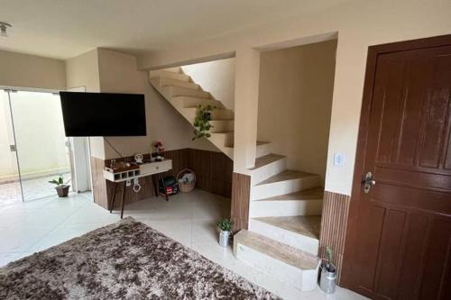 Sobrado amplo e bem localizado!