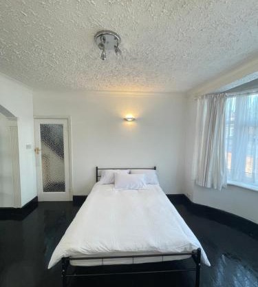 Gorgeous space near central