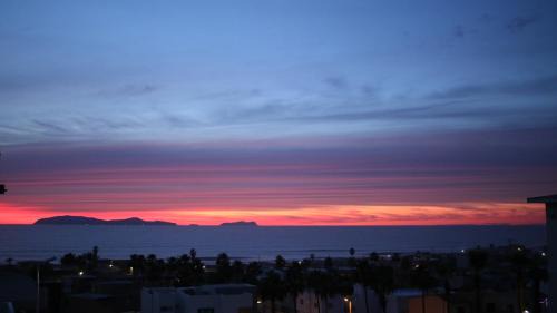 Spacious Tijuana Beach Home With Private Heated* Pool