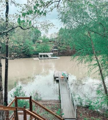 Pet Friendly! Lakefront - Crooked Creek Retreat