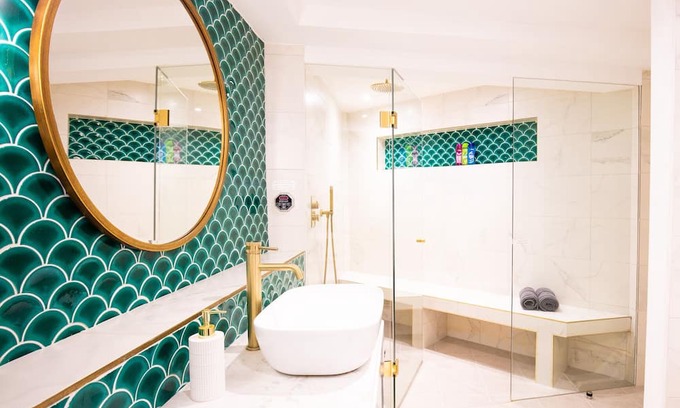 Coldharbour Apartment | Retreat with Steam room, KING bed near tube