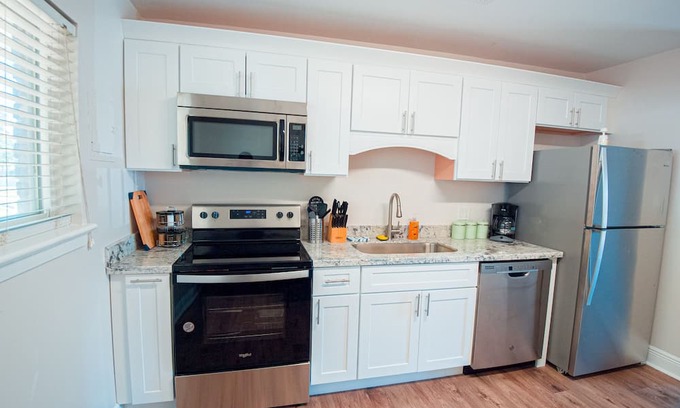 Biloxi Apartment | 💥👣WALK 2 SHORES | 2BR SLEEPS 6 & NEARBY CASINOS