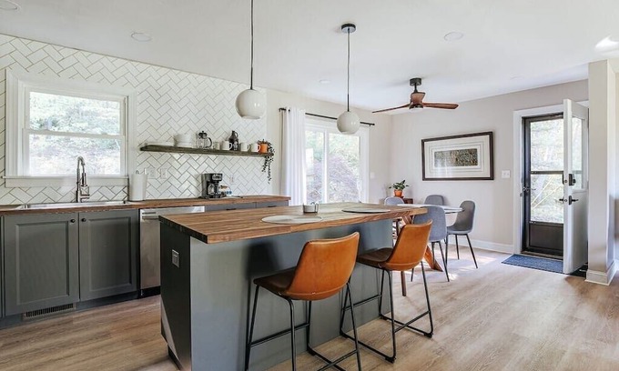 Faber House | Hillside Haven: Modern Retreat, Mountain Views