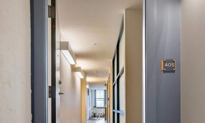 Hanover Place Apartment | ✔ Work Remote! King Bed Midtown KC ✔