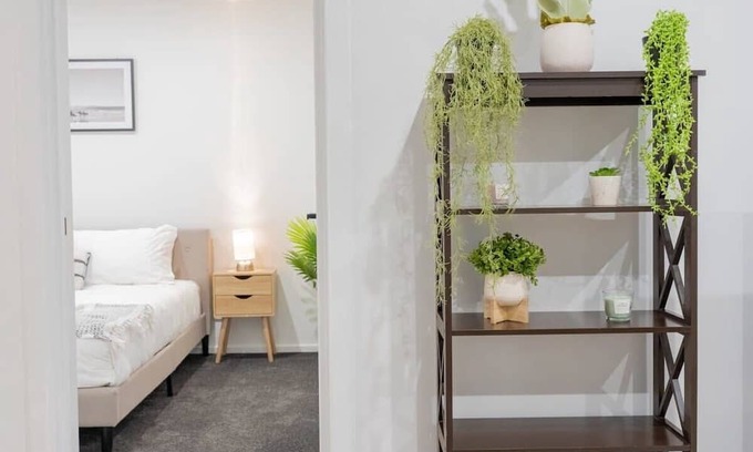 Bendigo House | Modern Bendigo Haven Near Hospital: Comfort & WiFi