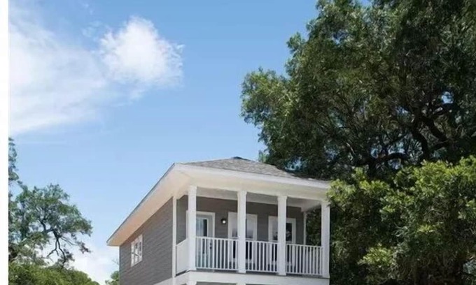 Sanders Beach House | Practically Perfect Place in Every Way