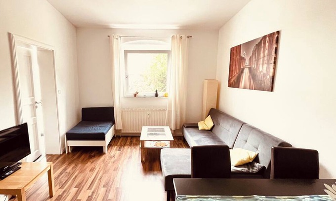 Lokstedt Apartment | Apartment "Kleines Hof Cafe Loft Fischkopf" with Shared Garden & Wi-Fi