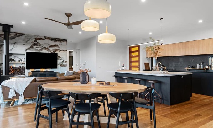 Booroobin Cabin | The Ridge at Maleny - The Deluxe Residence