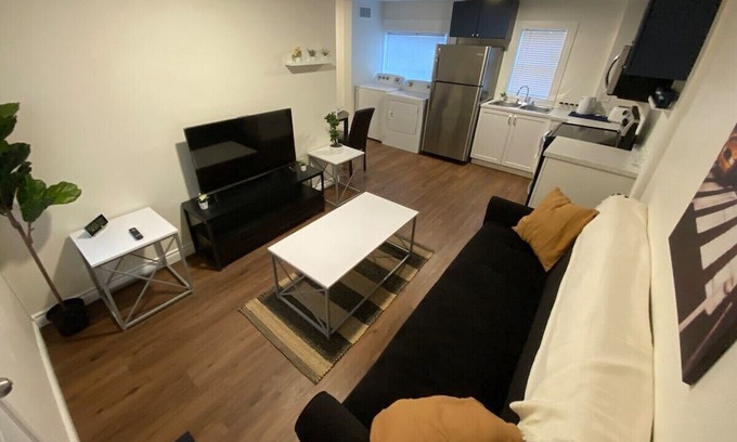 East Windsor House | Tiny Home | PetFriendly+Prime+Disney+Parking+Wifi