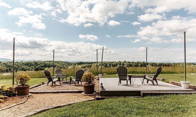 Staunton House | Ridgeview Retreat: Mountain Views and Pet Friendly