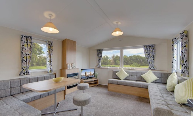 Kilwinning House | 3 bedroom accommodation in Kilwinning,