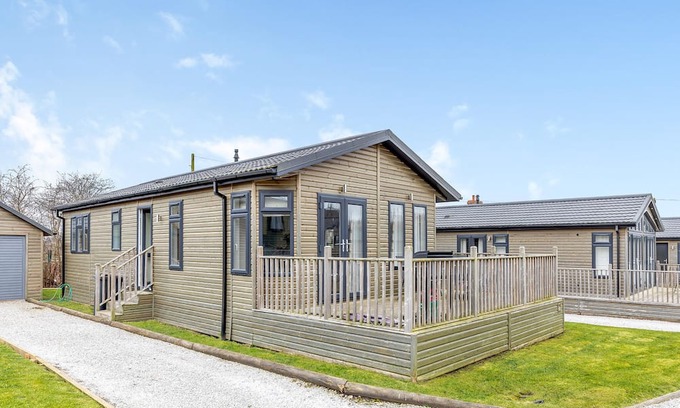 Ashby Woulds Cabin | 2 bedroom accommodation in Overseal, Nr Ashby-de-la-Zouch