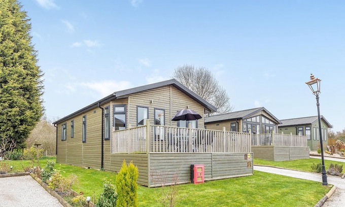 Ashby Woulds Cabin | 2 bedroom accommodation in Overseal, Nr Ashby-de-la-Zouch