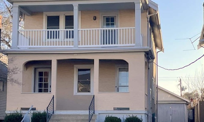 Norwood House | Hunter #2, Private One Bed near Xavier & Downtown