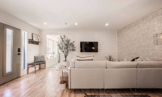 East Central Apartment | "The Magnolia" - Sugar House/SLC