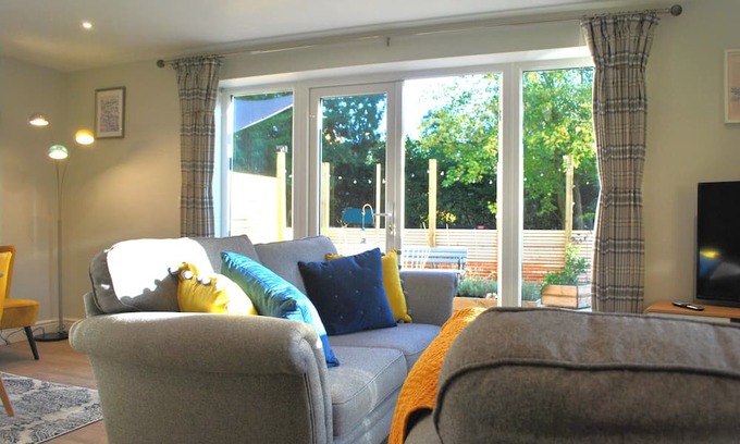 Fleet Cottage | Family and Dog Friendly Luxury Annex